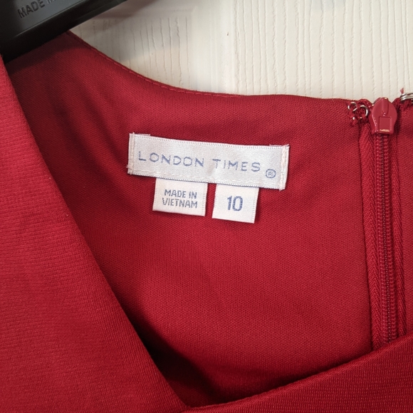 Red pencil shaped dress - Picture 2 of 4